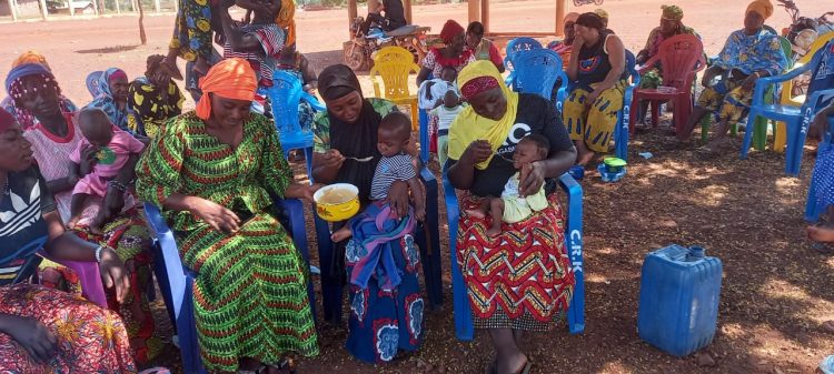 Séance de sensibilisation nutritionnelle à Kinieran